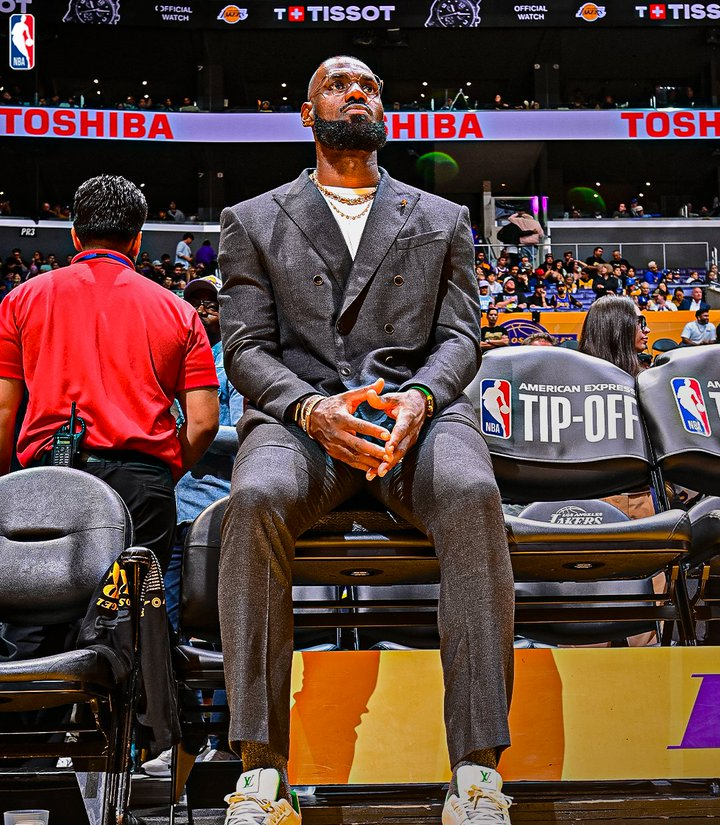 关于詹姆斯在DWG比赛中比分优势明显关键时刻巴黎圣日耳曼完成体检之后，切尔西状态回暖备战欧超杯的信息